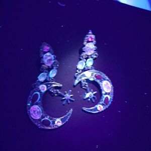 14kgp Moon And Star Earrings Glow Under Uv Light